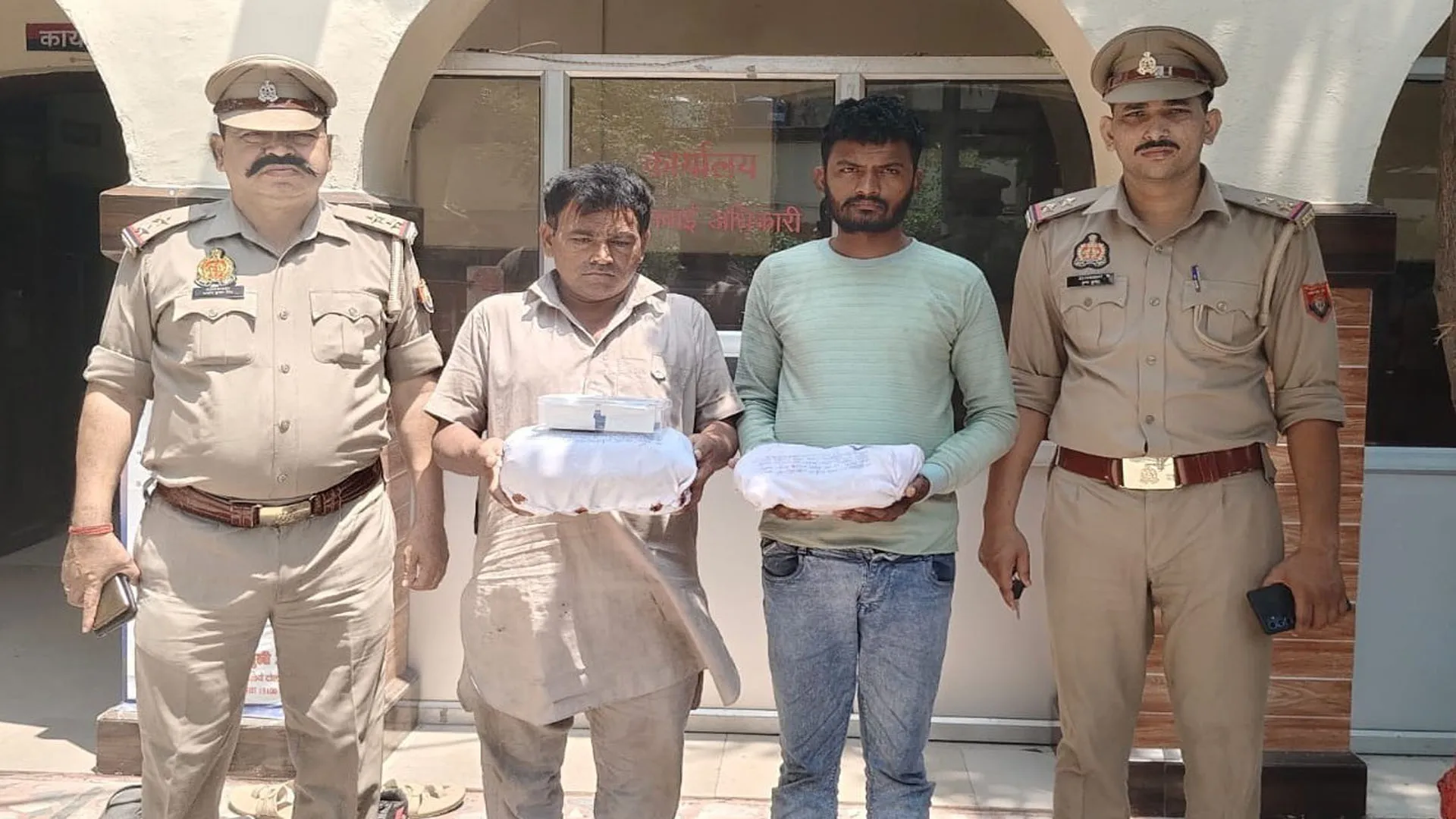 Bareilly: झारखंड से अफीम की तस्करी का भंडाफोड़, दो तस्कर गिरफ्तार