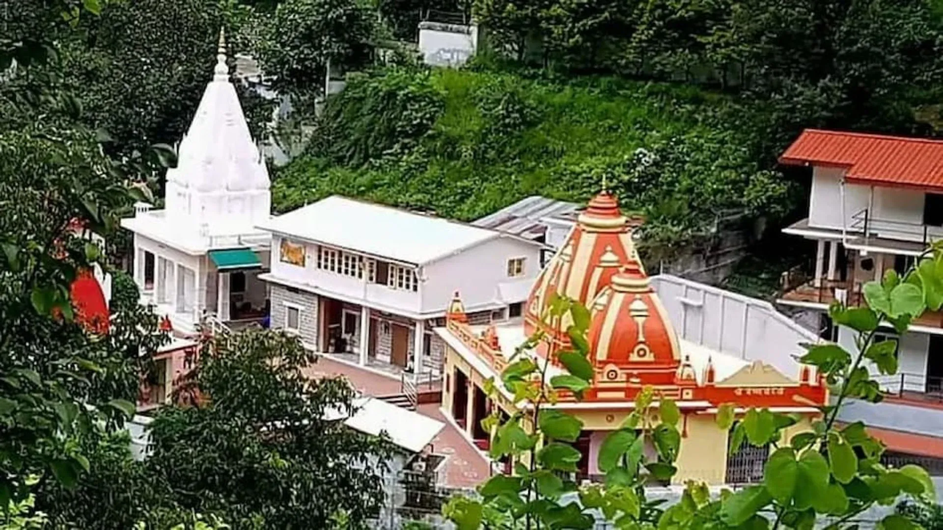 Uttrakhand:वीकेंड पर नैनीताल पर्यटकों से गुलजार, कैंची धाम क्षेत्र में दिनभर लगा जाम