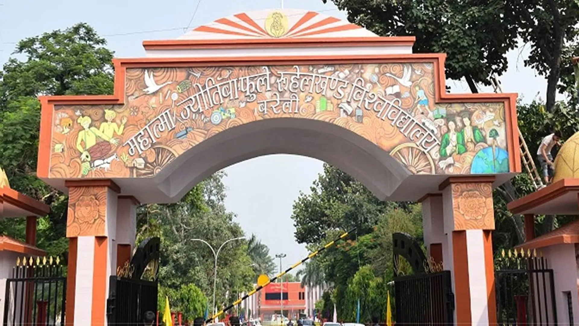Bareilly : कैंसर का खतरा टालने के लिए बेटियों के लगवाएं टीका, गुजरात दिवस पर विश्वविद्यालय का जागरुकता अभियान