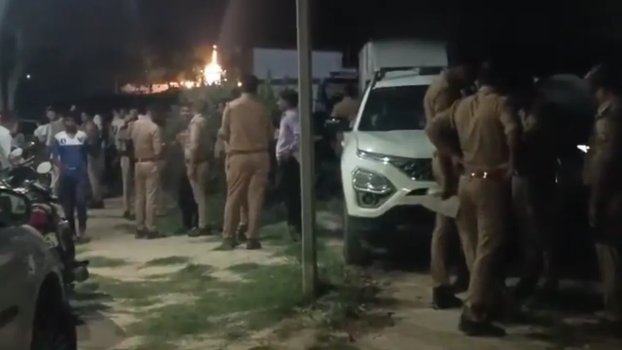 Sultanpur News: घर में अकेले रह रही महिला की गला रेतकर हत्या, खून से लथपथ मिला शव