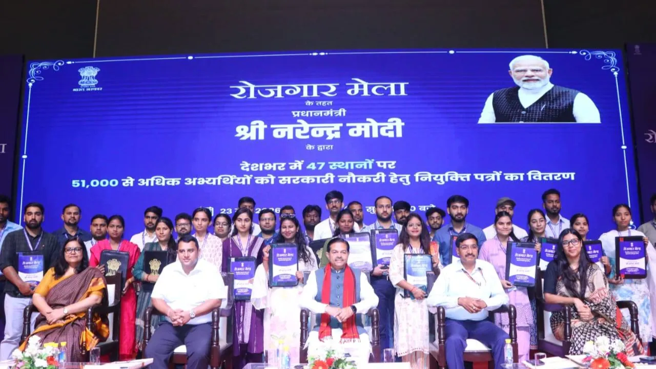 रोजगार मेले में 51 हजार से अधिक युवाओं को मिले नियुक्ति पत्र, लखनऊ में केंद्रीय मंत्री बीएल वर्मा ने 312 अभ्यर्थियों को बांटे नियुक्ति पत्र