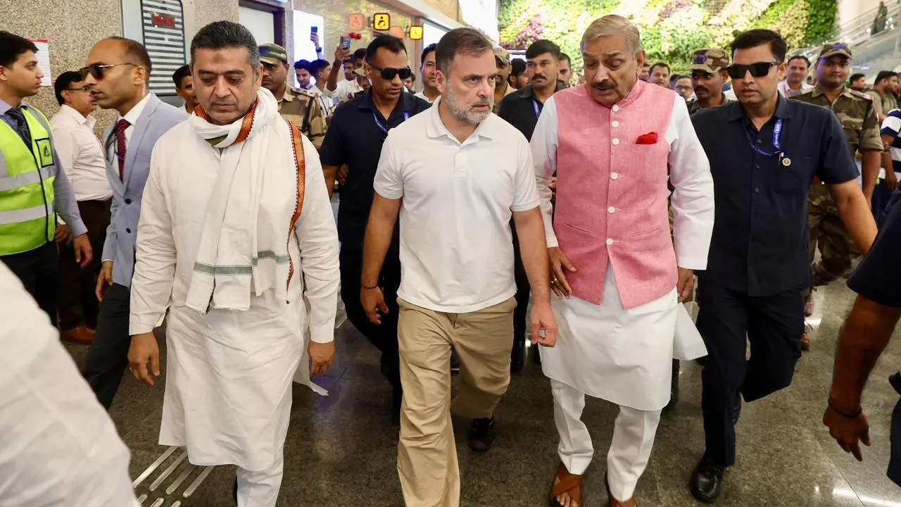 लखनऊ : राहुल गांधी बोले-आर्थिक तूफान आ रहा है-बड़े झटके के लिए तैयार रहे जनता