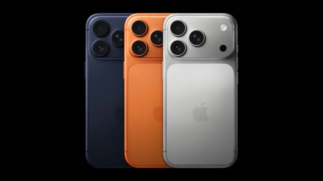 AI की रेस में पीछे, फिर भी Apple ने रचा इतिहास: iPhone 17 की दीवानगी ने बनाया बिक्री का महा-रिकॉर्ड