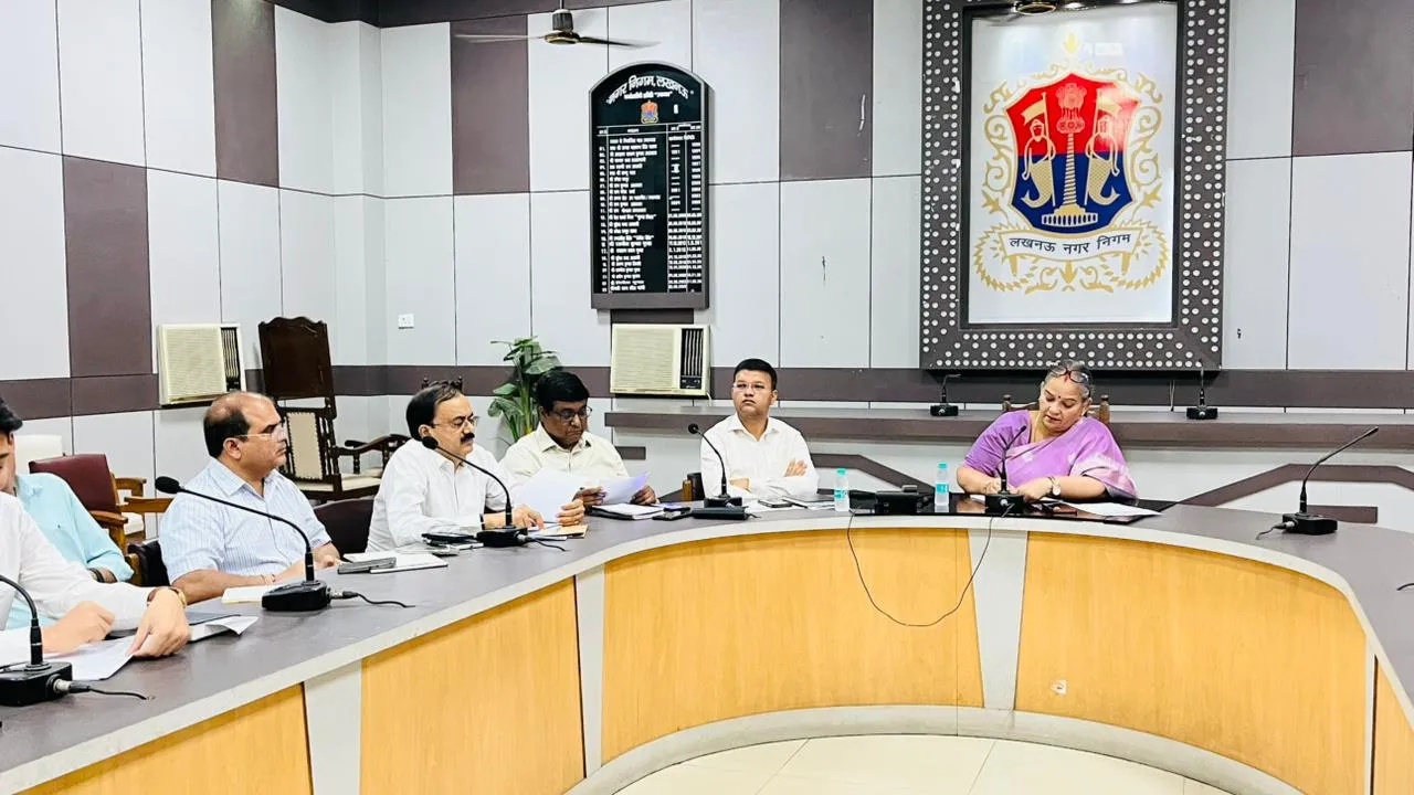 स्कूल-कॉलेज के गृहकर की आपत्तियाें का एक हफ्ते में होगा निस्तारण, महापौर और नगर आयुक्त ने अधिकारियों को दिए निर्देश