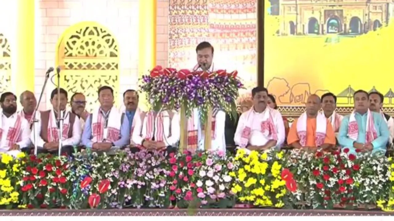 हिमंता बिस्वा सरमा ने ली असम CM पद की शपथ, NDA की भारी जीत के बाद दूसरी बार बने मुख्यमंत्री 