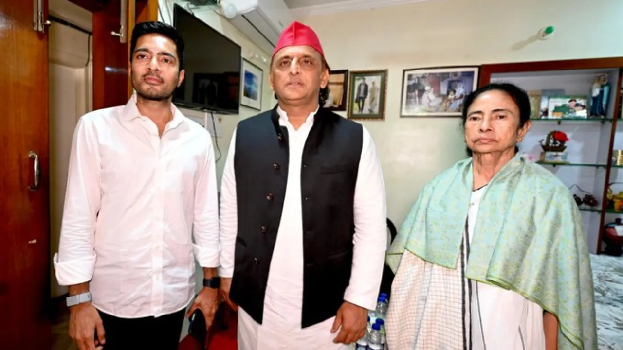 ममता बनर्जी से मिलने कोलकाता पहुंचे अखिलेश यादव, कहा- 