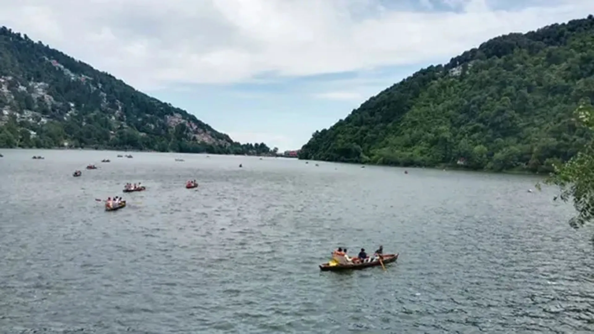 Uttrakhand News: नैनीताल में हुई प्री मानसून की हल्की बारिश, सरोवर नगरी में छाया कोहरा