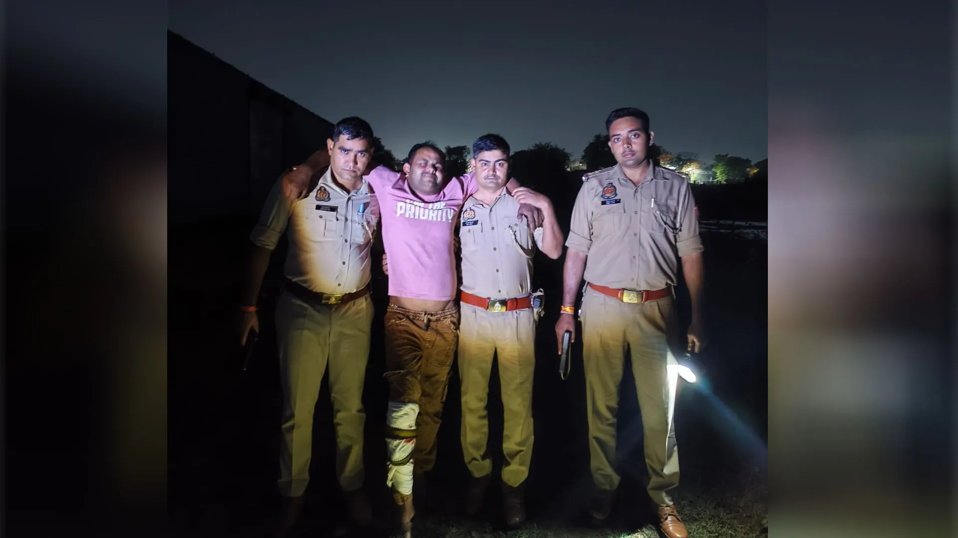 Bareilly:शातिर गोकश ने पुलिस पर की फायरिंग, मुठभेड़ के बाद गिरफ्तार, पैर में गोली लगने से घायल