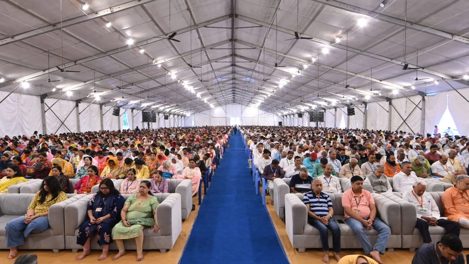 शाहजहांपुर: ईर्ष्या त्यागकर दिव्य प्रेम अपनाने का संदेश, दाजी ने साधकों को किया प्रेरित