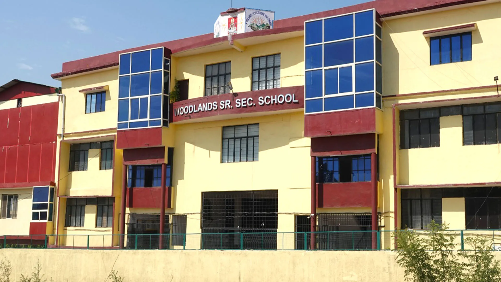 Uttrakhand:मनमानी पर 10 निजी स्कूलों को प्रशासन ने फिर भेजे नोटिस