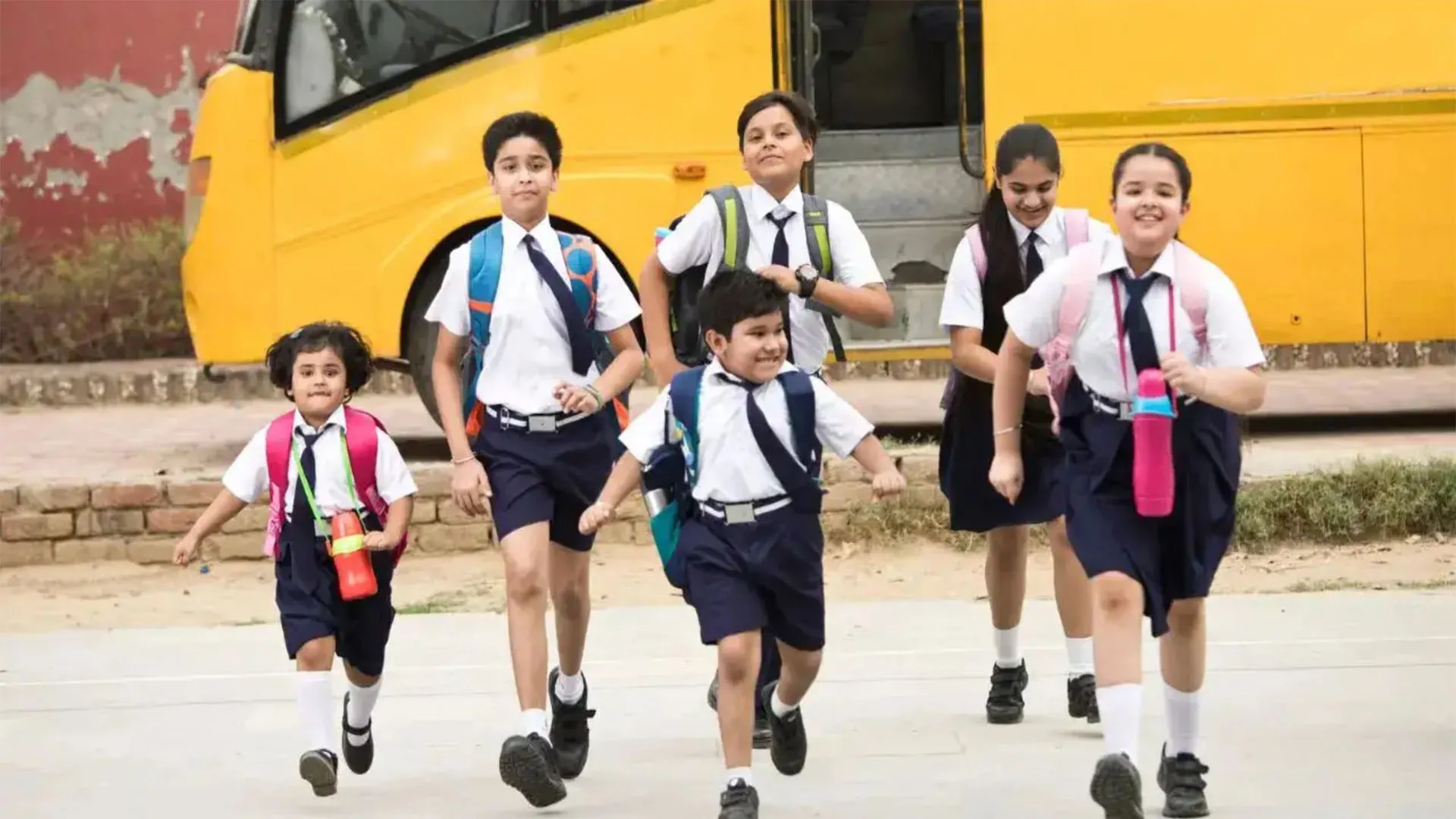 Moradabad: जाम और ईंधन की बचत को जिलाधिकारी के आदेश पर  बदला स्कूलों का समय