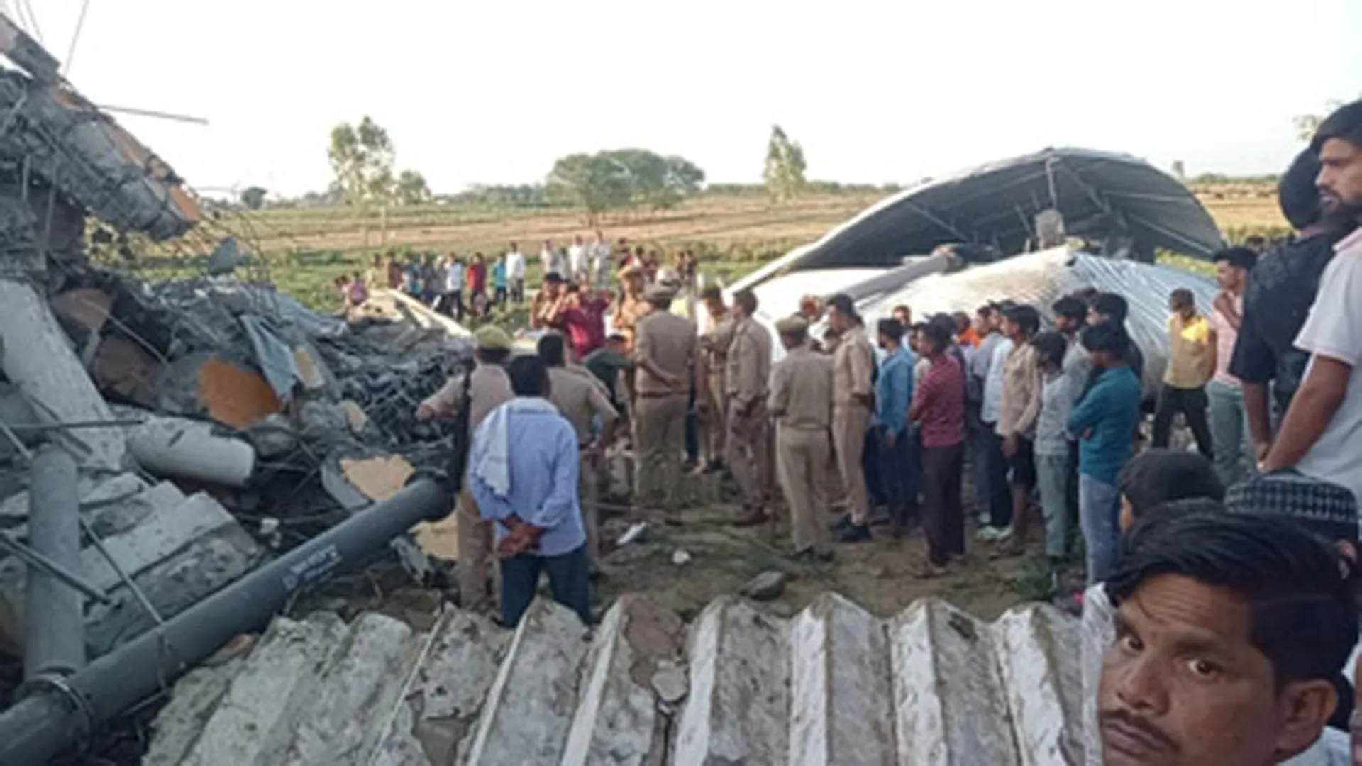 Bareilly: पांच इंजीनियरों पर गिर चुकी गाज, मगर कार्यदायी संस्था पर अब तक नरमी