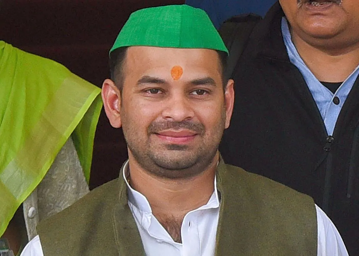 यूपी : तेज प्रताप यादव पहुंचे वाराणसी, बाबा विश्वनाथ के दरबार में लगायी हाजिरी 