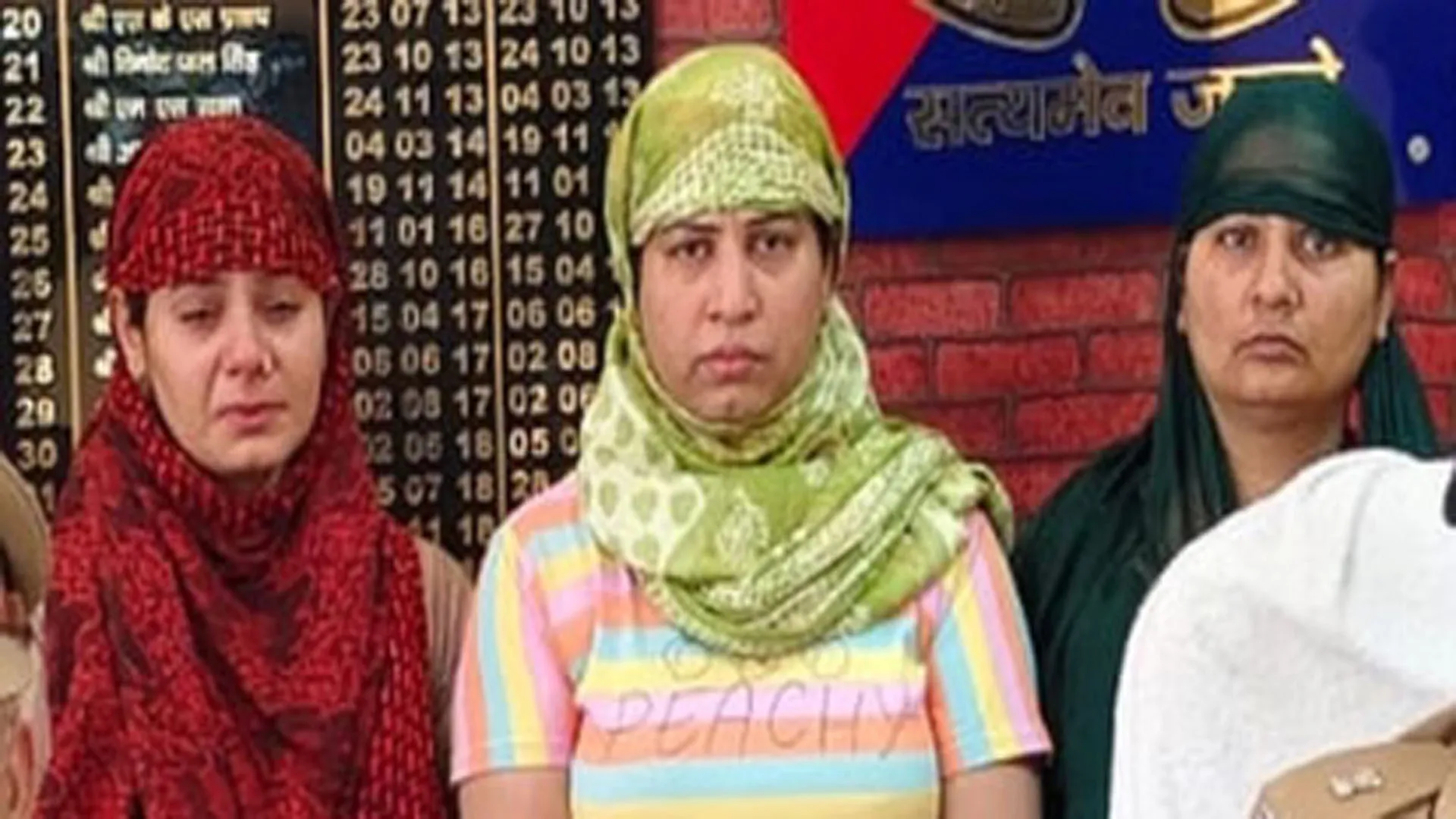 विप्रा गैंग : 19 मामलों में पुलिस रिमांड पर ठग बहनें, अब किला थाने में डॉ विप्रा समेत तीन पर FIR