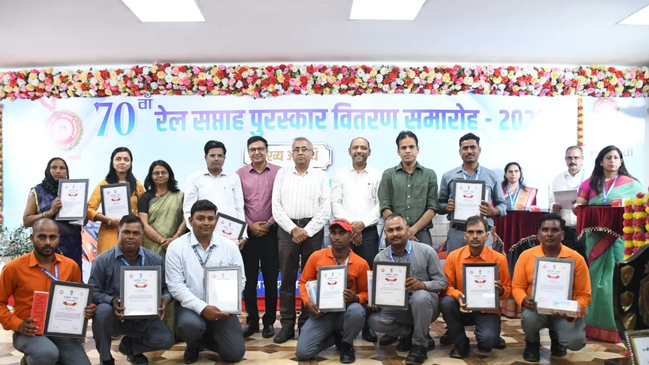70वां रेल सेवा पुरस्कार समारोह : 255 कर्मचारी सम्मानित; कार्यकुशलता और संरक्षा में लखनऊ मंडल ने रचे नए आयाम