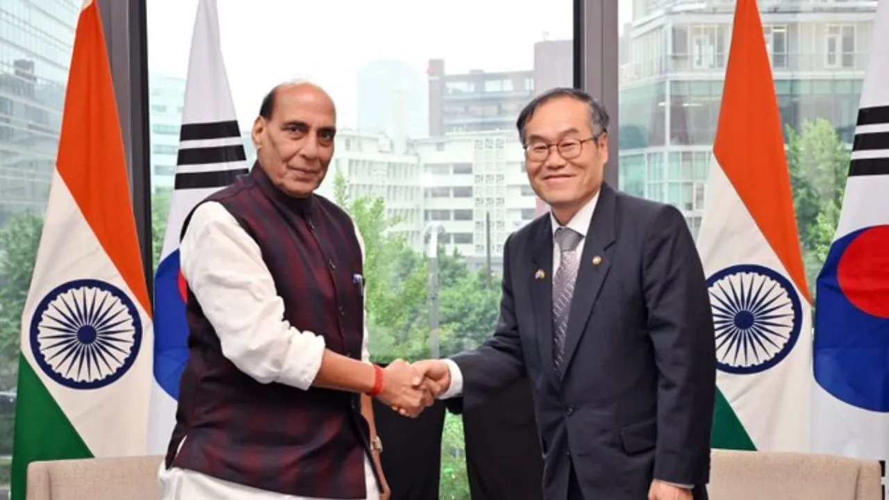दक्षिण कोरिया यात्रा :सियोल पहुंचे रक्षा मंत्री राजनाथ सिंह, द्विपक्षीय संबंधों पर हुई खास चर्चा
