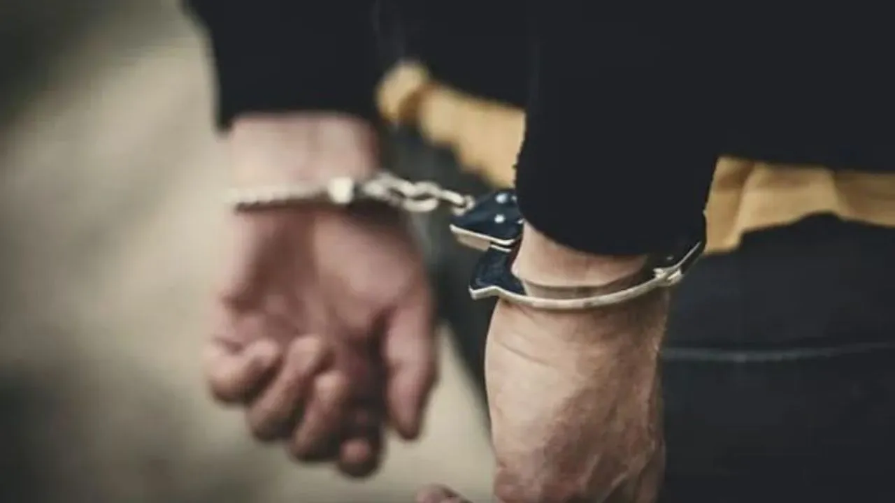  ललितपुर में सतर्कता विभाग की बड़ी कार्रवाई, 1.5 लाख की घूस मांग रहे यूनानी डॉक्टर साहब, पहली किस्त लेते ही पहुंचे जेल