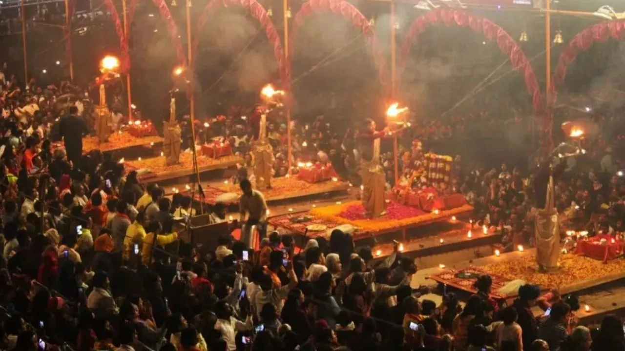 गंगा दशहरा पर श्री काशी विश्वनाथ धाम में गूंजे वैदिक मंत्र, मां गंगा की उतारी गई महाआरती
