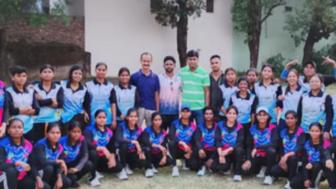 यूपी की बेटियों ने किया कमाल, Tennis Ball Cricket Championship में लगातार छठी बार विजेता बन रचा इतिहास