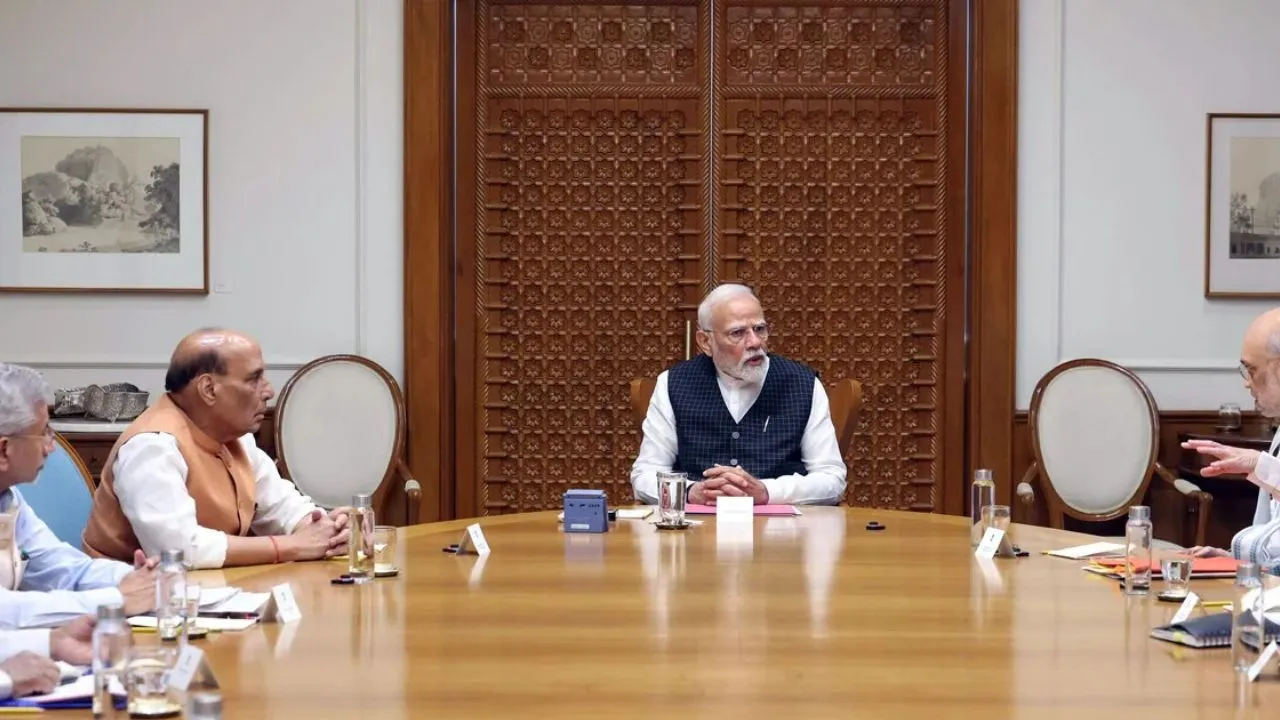  सरकारी कामकाज में देरी बर्दाश्त नहीं ....मंत्रिपरिषद बैठक में पीएम मोदी की मंत्रियों को दो टूक