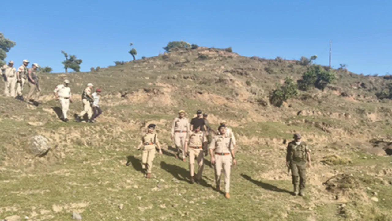 Jammu Kashmir : शिव खोड़ी यात्रा से पहले चला सुरक्षा अभियान, कश्मीर डीआईजी ने रियासी में की समीक्षा