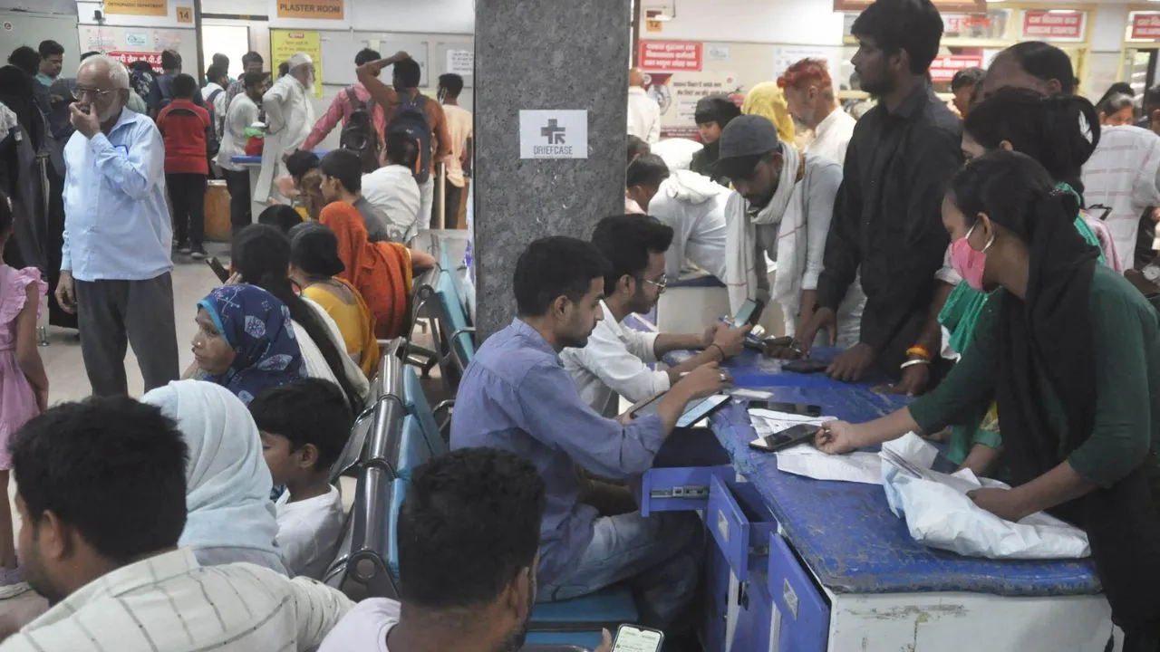  यूपी में कहर बरपा रही गर्मी: अस्पतालों में डिहाइड्रेशन-हीट स्ट्रोक के मरीजों की भीड़, मौसमी बीमारियों को लेकर अलर्ट 
