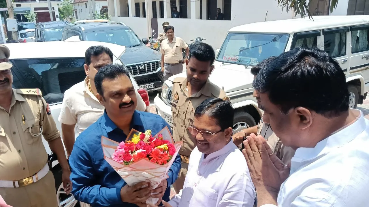केंद्रीय मंत्री कमलेश पासवान ने की पीएम ग्राम सड़क योजना और ‘वीबी-जी राम जी’ की समीक्षा, बोले- प्रधानों की भुगतान संबंधी दिक्कतें जल्द होंगी दूर
