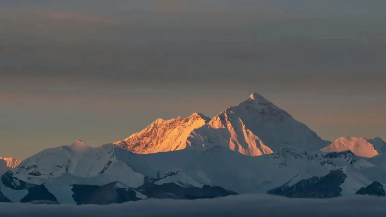   Mount Everest:  एवरेस्ट के शिखर से उतरते वक्त दो भारतीय पर्वतारोहियों की मौत, बुरी तरह थकने से हुआ हादसा 