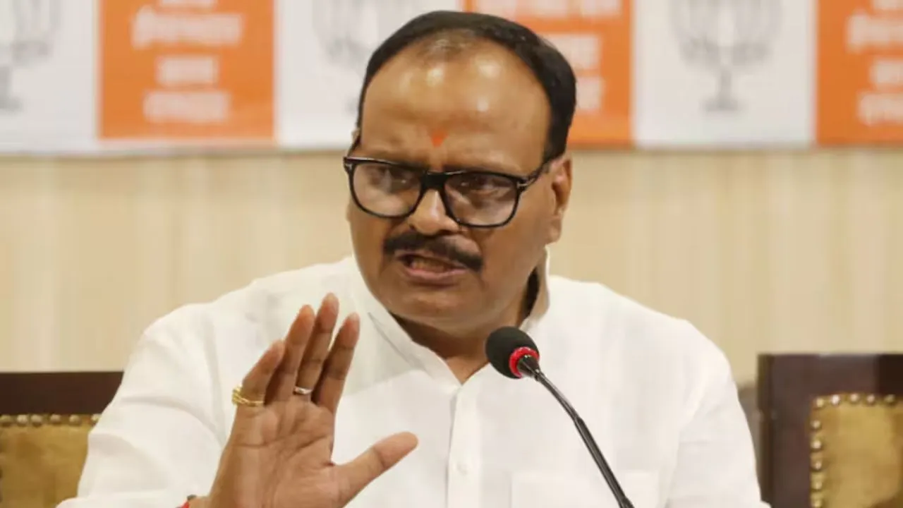 यूपी के डिप्टी सीएम ब्रजेश पाठक का बड़ा फैसला, पीएम मोदी की अपील पर काफिले में शामिल वाहनों की संख्या की आधी