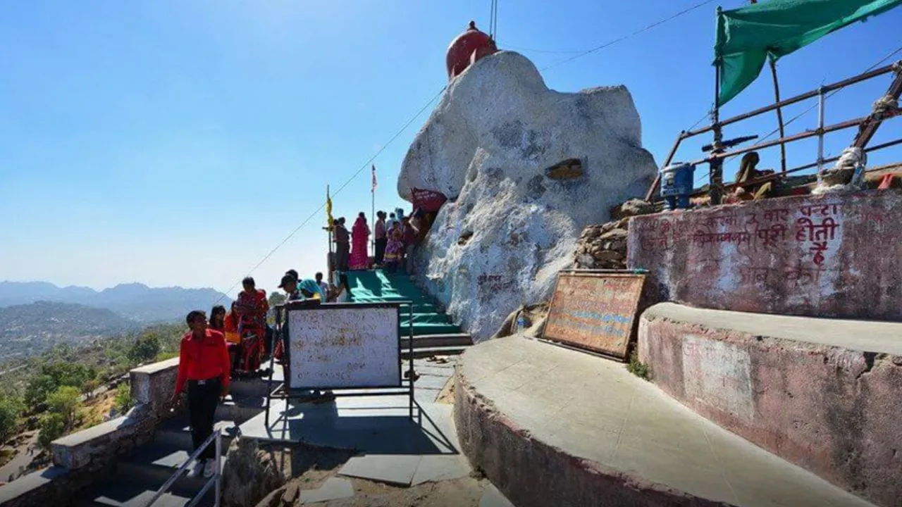 भीषण गर्मी में प्रकृति का उपहार माउंट आबू