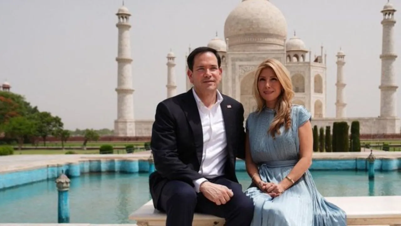  ताजमहल के दीदार को पहुंचे अमेरिकी विदेश मंत्री मार्को रूबियो, पत्नी Jeanette D. Rubio संग खिचवाई खूबसूरत तस्वीर