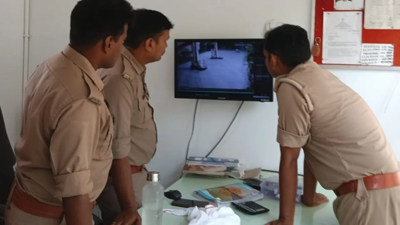  बाराबंकी डकैती के बाद खौफ में व्यवसायी का परिवार,  अयोध्या डीआईजी ने किया मुआयना, पुलिस की 5 टीमें खाली हाथ