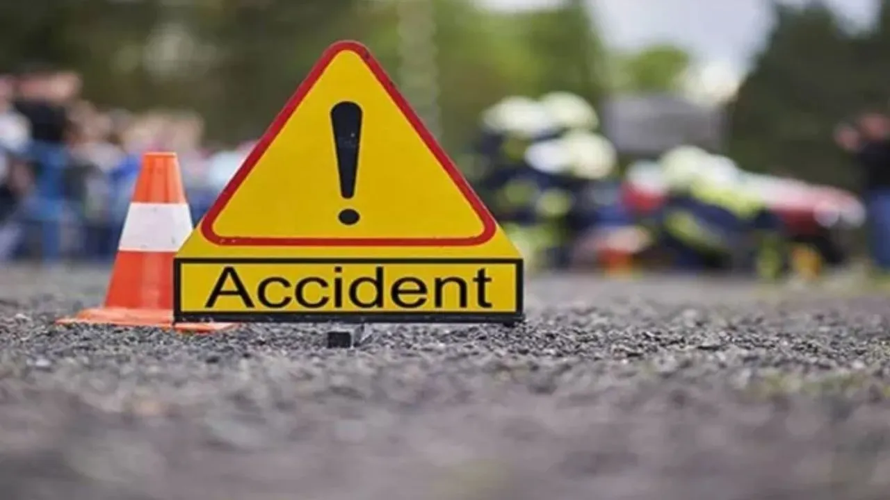 आंबेडकरनगर में तेज रफ्तार का कहर,  कार की टक्कर से आठ लोगों की मौत  