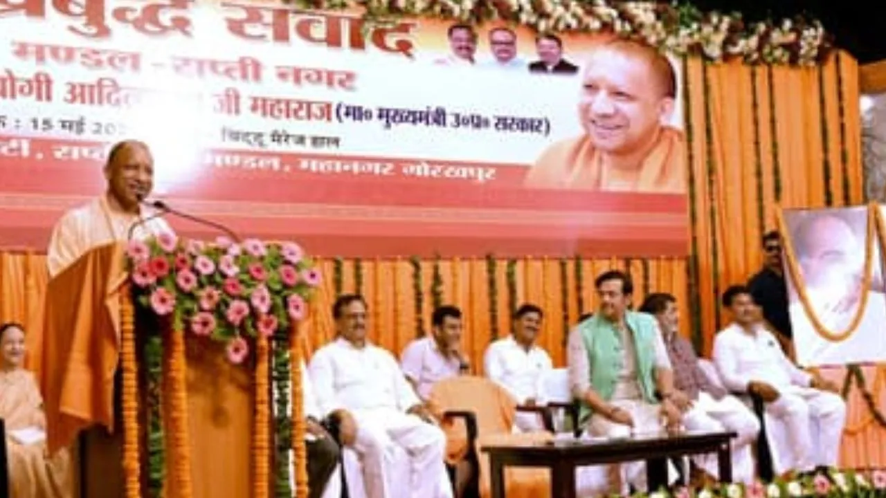 प्रबुद्ध संवाद में बोले सीएम योगी,  बुद्धिजीवी युवाओं को दें सही दिशा, बताएं पुराने और नए यूपी का फर्क
