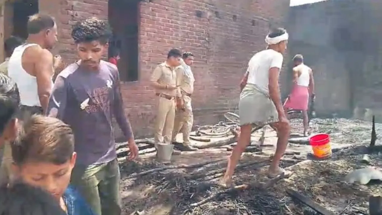  फर्रुखाबाद में भीषण अग्निकांड :  ढाई वर्षीय बालिका की जिंदा जलकर मौत, बचाने के प्रयास में दादी झुलसी 