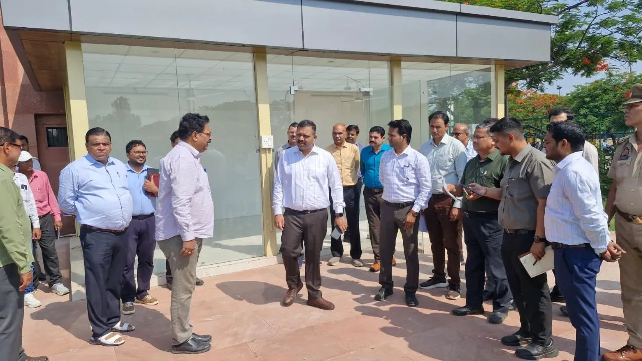 लखनऊ के हुसैनाबाद में रूमी गेट के पास बनेगी पार्किंग, खड़े किए जा सकेंगे बसों समेत 450 छोटे-बड़े वाहन 