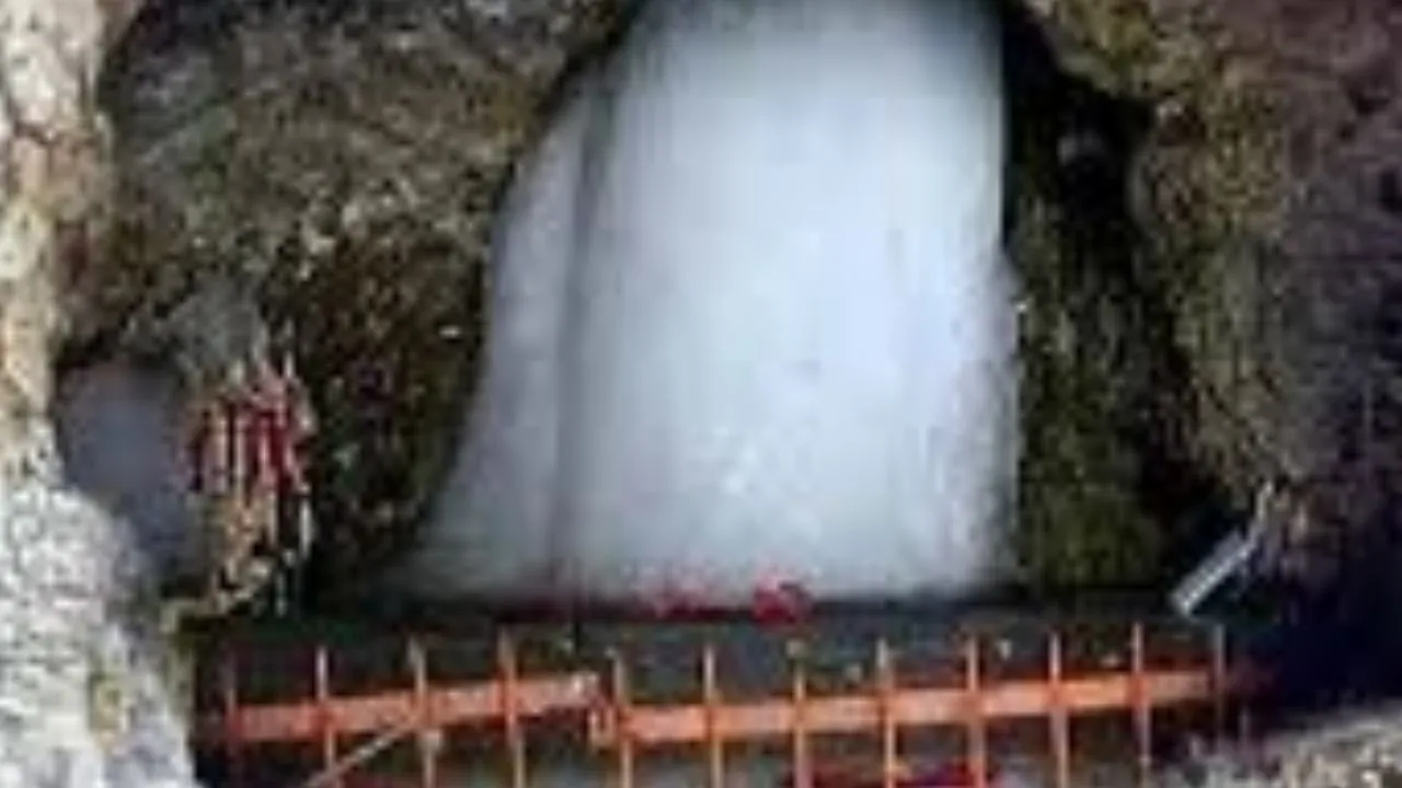 Amarnath Yatra :  अमरनाथ की 'दंडवत यात्रा' पर UP-MP के 4 युवक, बाबा बर्फानी के दर्शन की कठिन साधना 