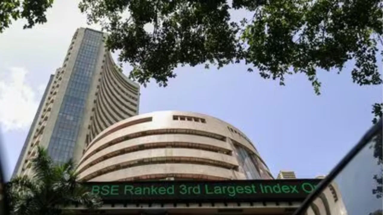 Stock Market Today :  अमेरिका-ईरान वार्ता और कच्चे तेल भारी गिरावट से बाजार हुआ गर्म, जानिए सेंसेक्स-निफ्टी का हाल 
