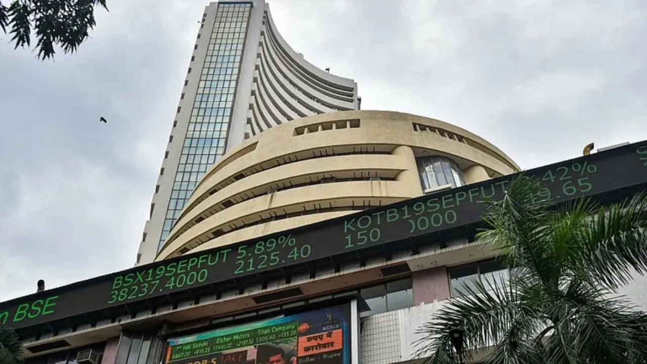 Stock Market Today: एशियाई बाजारों में सकारात्मक रुझान से कारोबार हुआ गुलजार, 450 अंक चढ़ा सेंसेक्स, जानिए निफ्टी का हाल