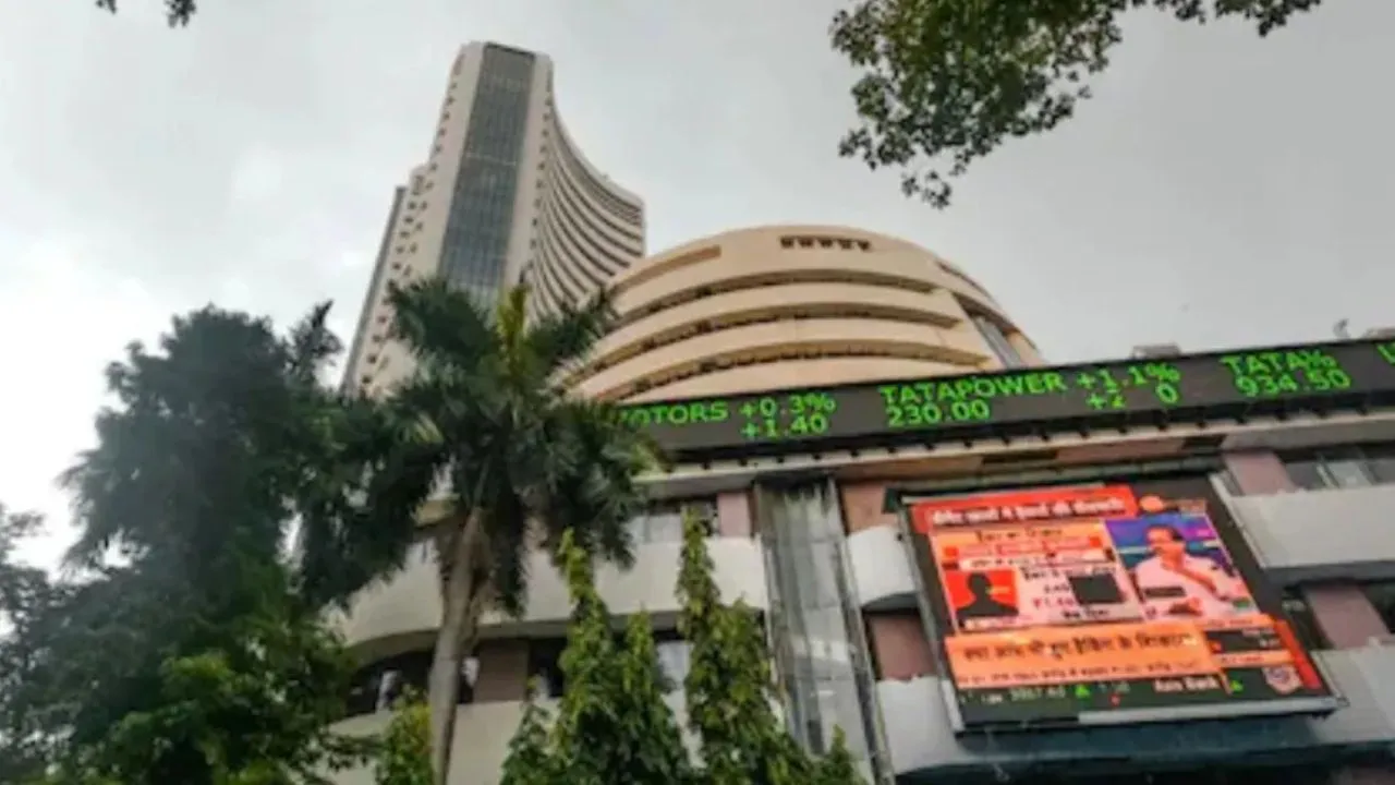 Stock Market Closed : वैश्विक अनिश्चितता के बीच मामूली गिरावट के साथ बंद हुआ शेयर बाजार, सेंसेक्स 114 अंक टूटा, निफ्टी स्थिर