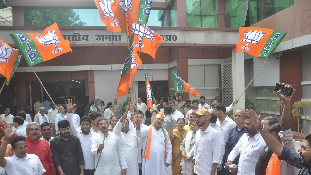 पश्चिम बंगाल के बाद अब यूपी में ‘अश्वमेध’ का शंखनाद, भाजपा की ‘सनातनी’ राजनीति को नई ऊर्जा