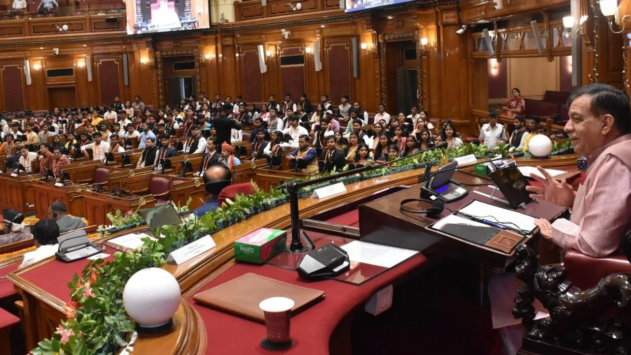 विधानसभा में गूंजा ‘विकसित भारत’ का संकल्प, 75 जिलों के युवाओं ने युवा संसद में रखा विजन