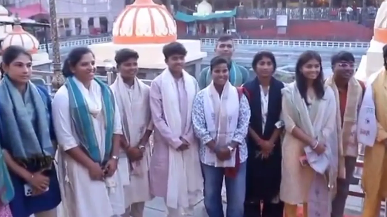 उज्जैन पहुंचे भारतीय महिला क्रिकेट टीम के सितारे, महाकाल की भस्म आरती में शामिल होकर लिया आशीर्वाद