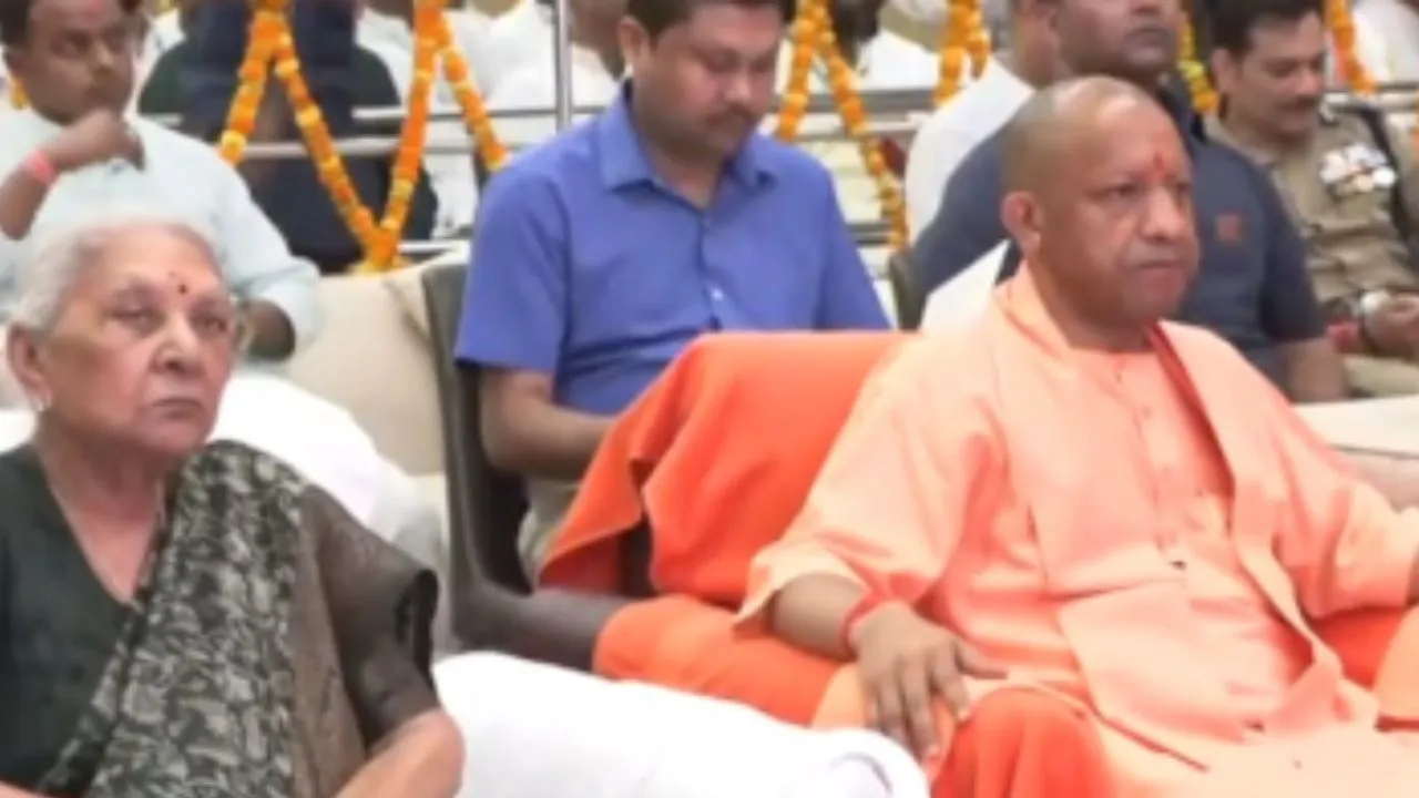 काशी में गूंजी शंखध्वनि... 'सोमनाथ संकल्प महोत्सव' में सीएम योगी और राज्यपाल आनंदीबेन पटेल ने की शिरकत