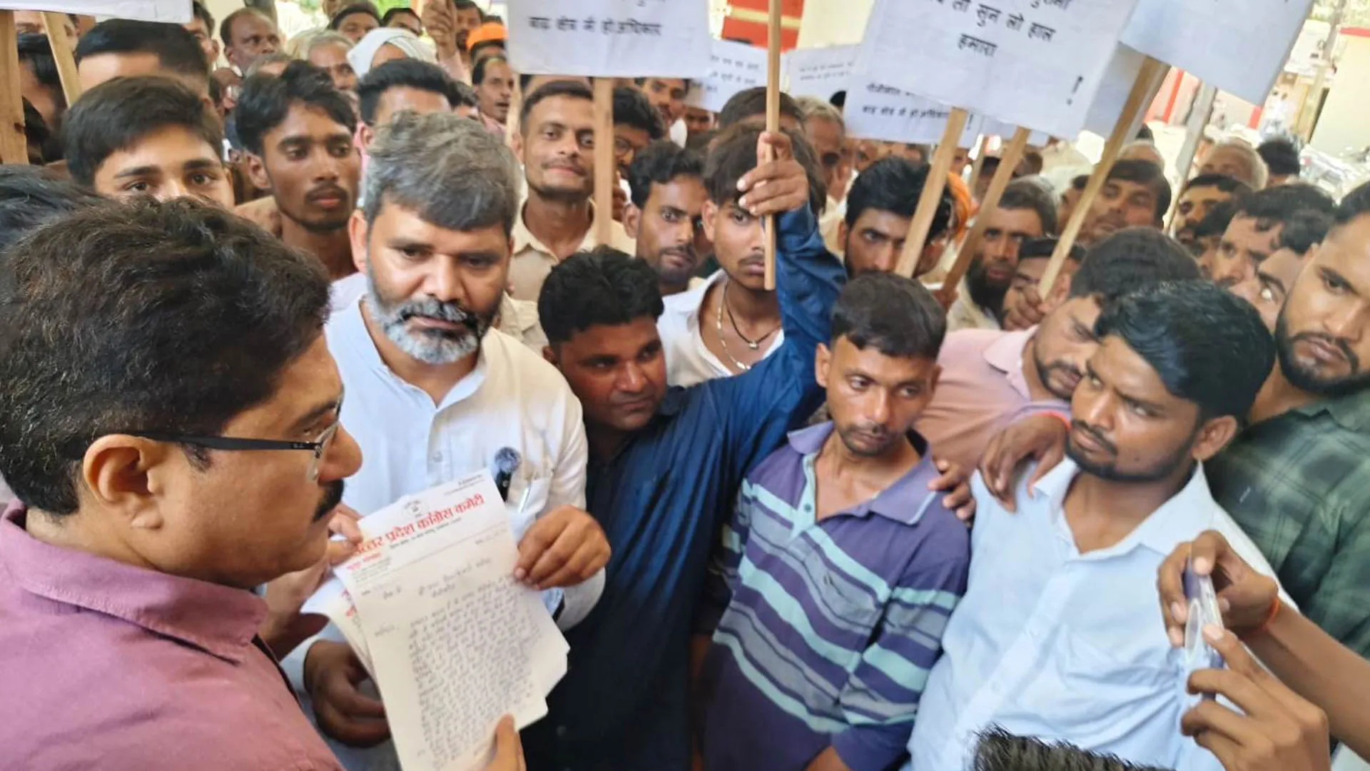 UP: बाढ़ से बर्बाद हो रहे गांव, बचाव के नाम पर सिर्फ भ्रष्टाचार
