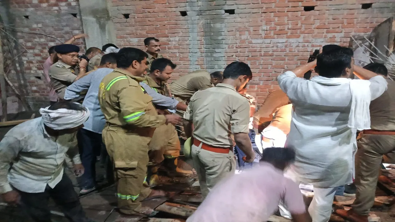 Barabanki News : निर्माणाधीन कॉम्प्लेक्स की स्लैब भरभराकर गिरी, एक मजदूर की मौत दर्जनभर घायल