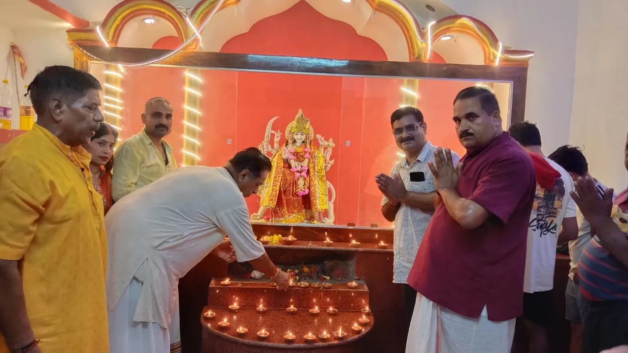 Barabanki News : प्राण प्रतिष्ठा महोत्सव के पांचवें दिन श्रद्धालुओं ने जलाए दीप, भजनों पर देर रात तक झूमे श्रद्धालु