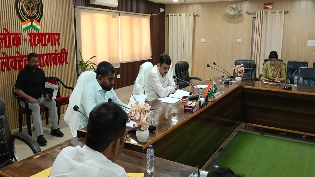Barabanki News : क्षतिग्रस्त लाइनों की मरम्मत व ताजिया मार्गों का करें निरीक्षण, डीएम ने दिए निर्देश