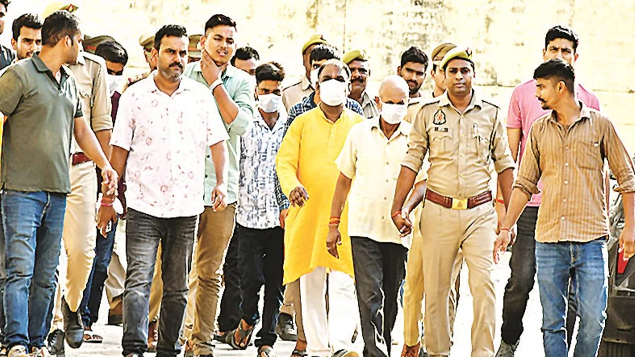 राम मंदिर चढ़ावा चोरी मामला : रात भर जेल में जागते रहे सभी आठों आरोपी, सुभाष दिखा बैचेन, परिवारीजनों ने की मिलाई