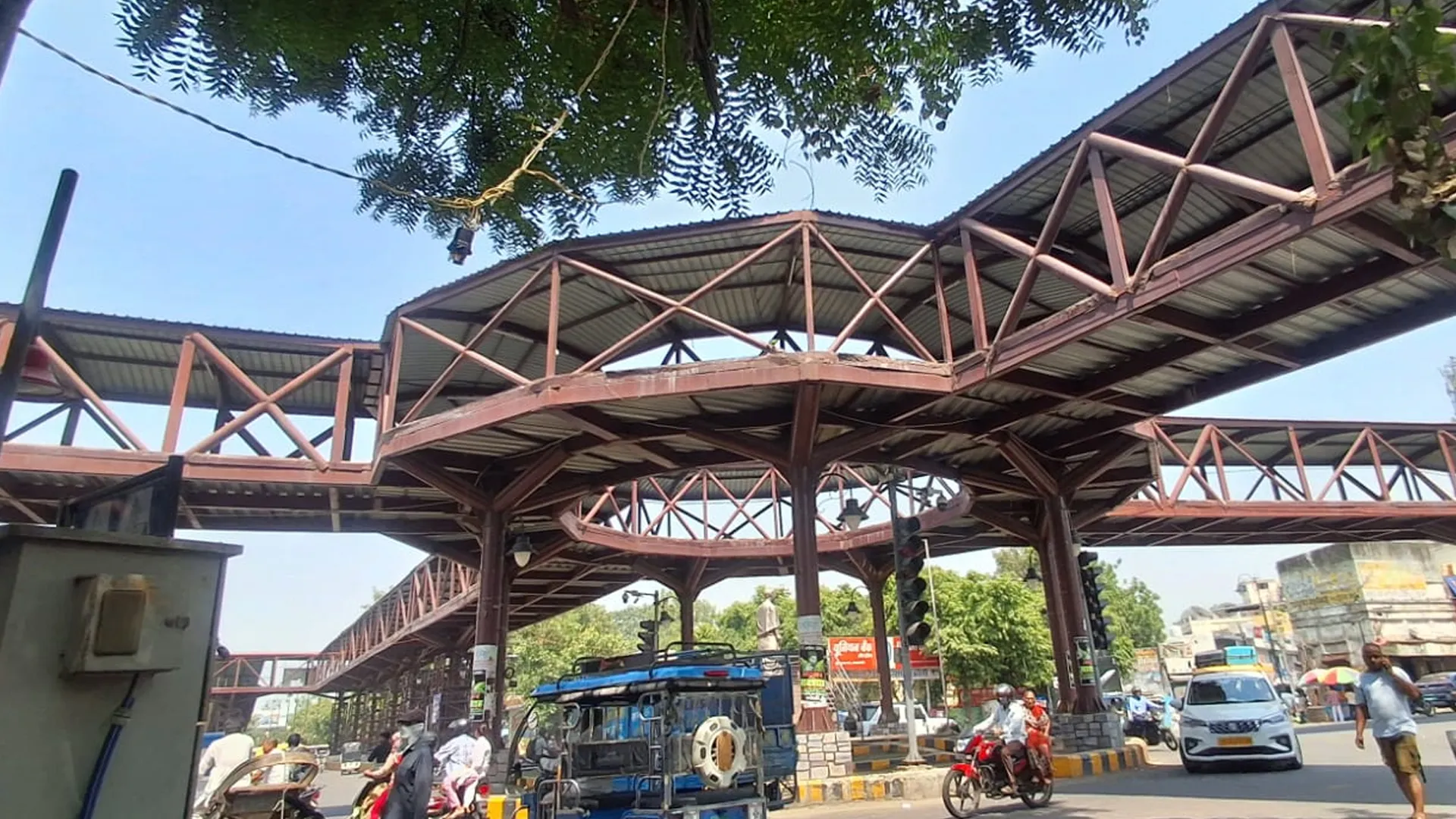 Bareilly : स्काईवॉक पर 12 करोड़ खर्च... मगर सुविधा न कमाई